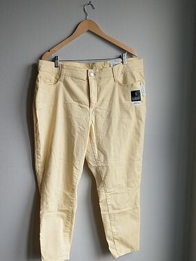 St. John's Bay Pale Yellow Ankle Crop Jeans